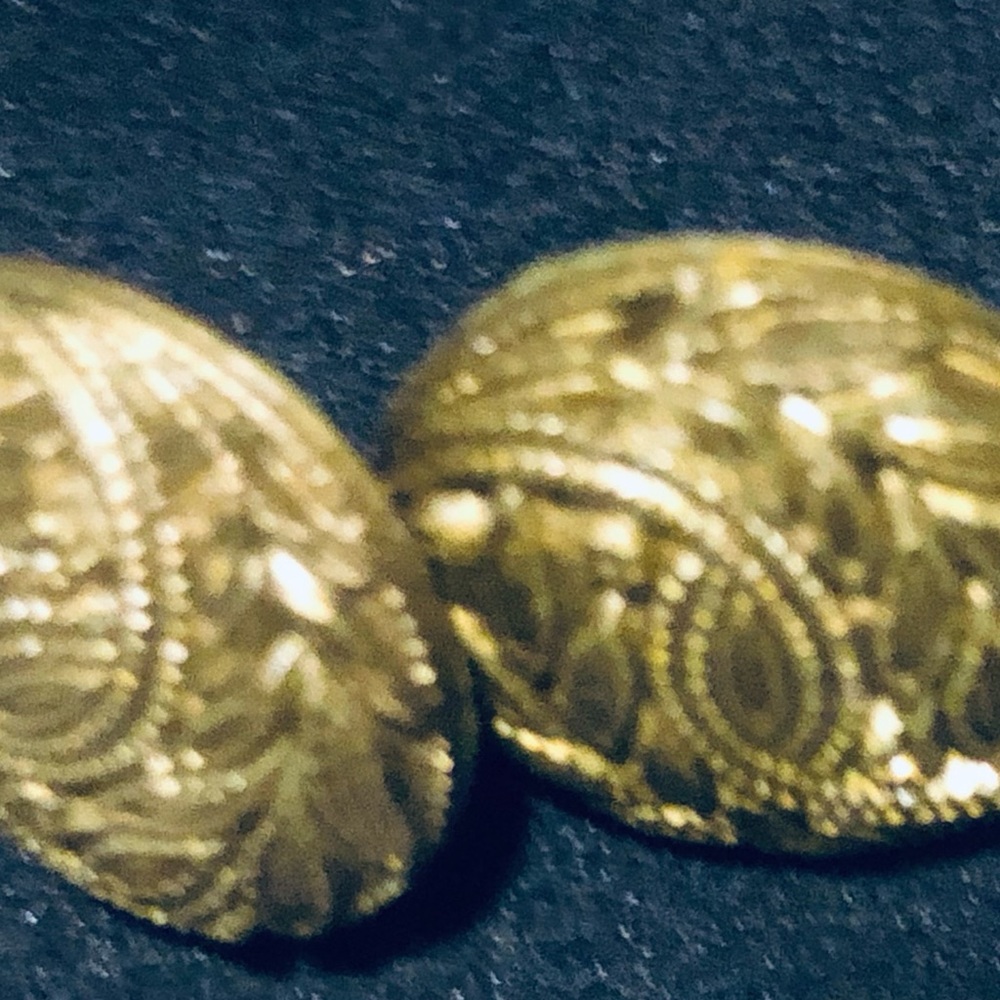 Vintage Buttons - Picture 7 of 7